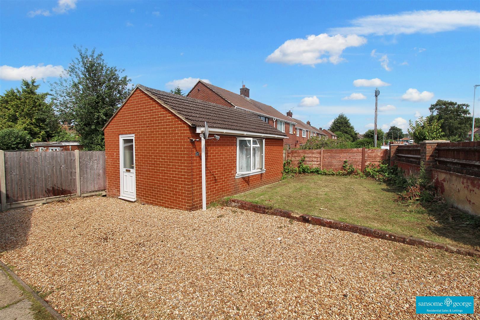 3 bed property in Canterbury Road, Reading